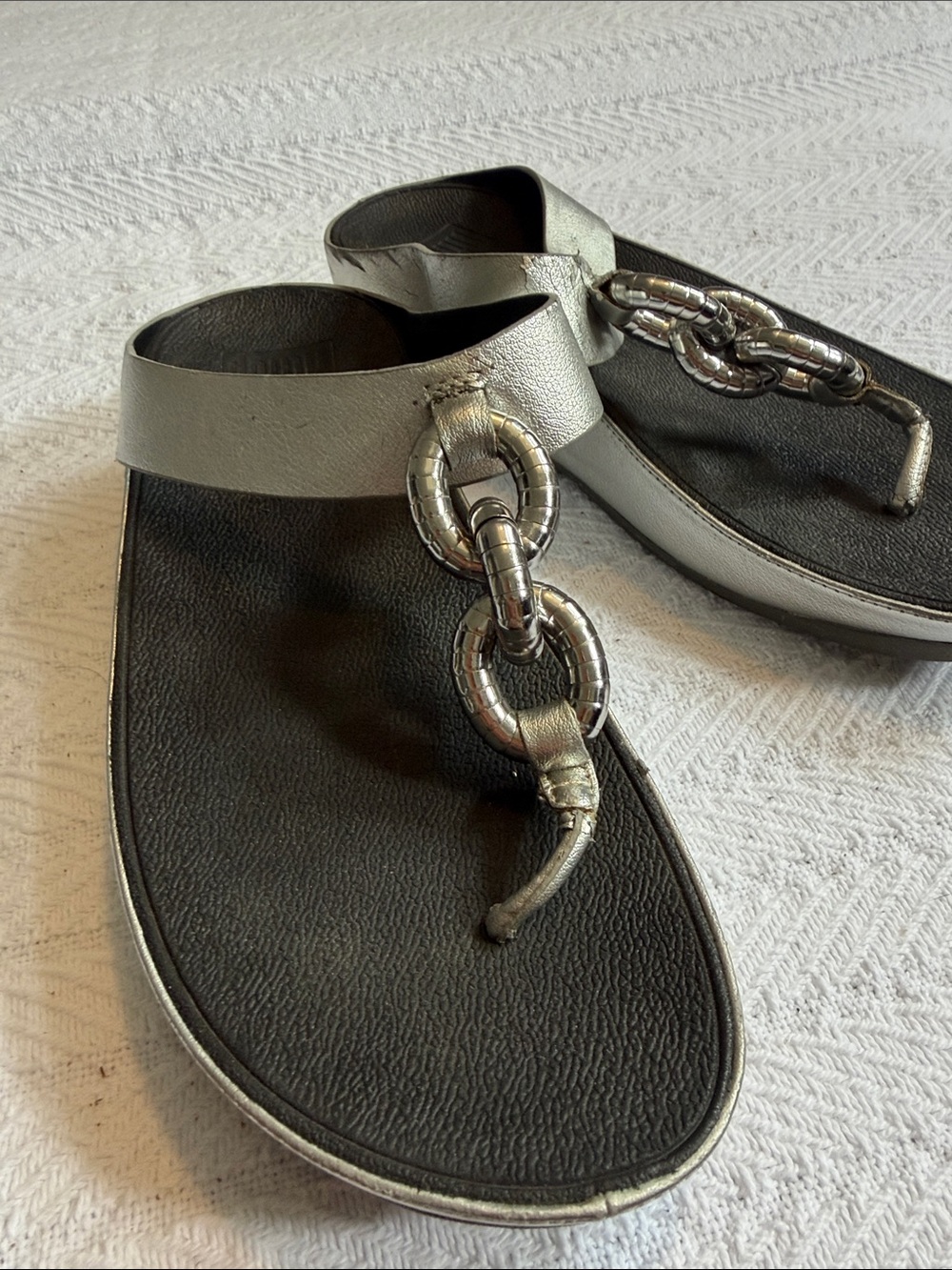 Fitflop Silver Metallic Chain-Accent Thong Sandals